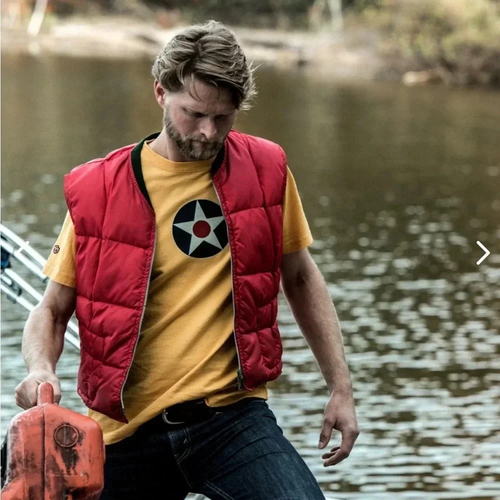 Red Canoe US Roundel T-Shirt - size medium. G